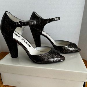 ANNE KLEIN | Metallic Black Pewter Ankle Strap Heels | Sz 8